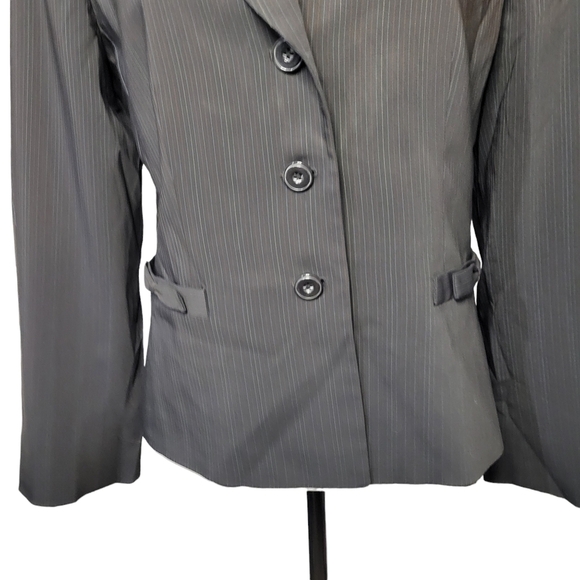 Tahari women's black pin striped blazer with bows on pockets size 10 - Picture 3 of 9